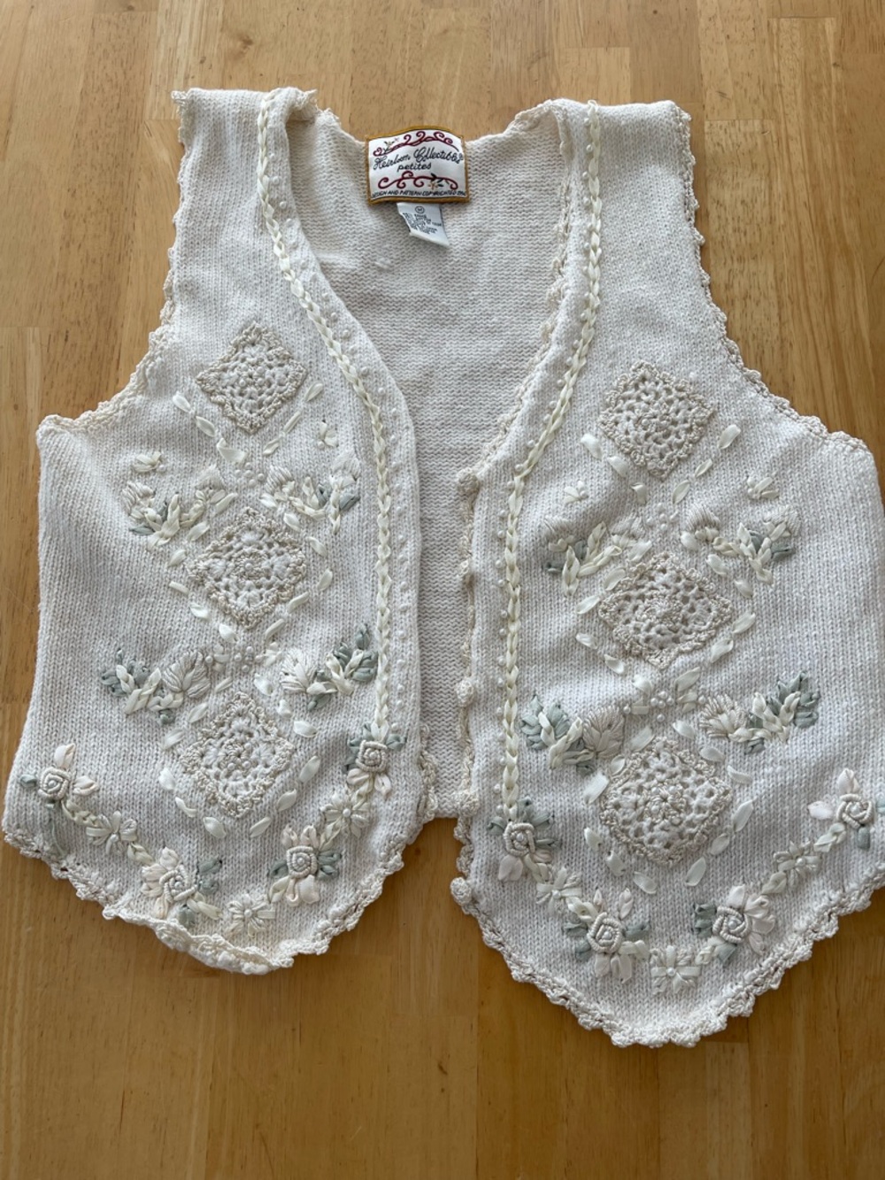 VTG Heirloom Collectibles Cream Sweater Vest Petite Med Pearls Ribbon Cottage